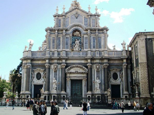 Das können Sie mit dem Mietwagen in Catania erleben